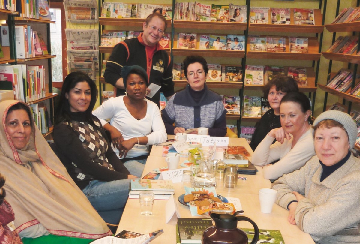 Photo of “Dialog in Deutsch”-Gesprächsgruppe in einer Stadtteilbibliothek